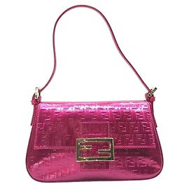 Borsa a spalla in vernice metallica rosa Zucchino Monogram di Fendi