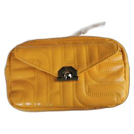 Borsa fotocamera Lancel in pelle trapuntata gialla