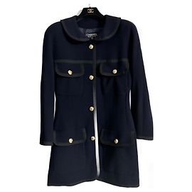 Chaqueta vintage de Chanel azul marino con botones dorados CC, años 90