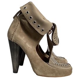 Botines Mossa con tachuelas en ante marrón de Isabel Marant