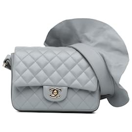 Bolero in pelle di vitello trapuntato grigio di Chanel