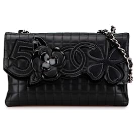 Chanel Black Choco Bar Schultertasche aus Kalbsleder Camellia No. 5 CC