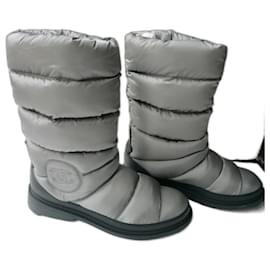 CHANEL Botas de nieve grises Estado casi nuevo T40,5 IT