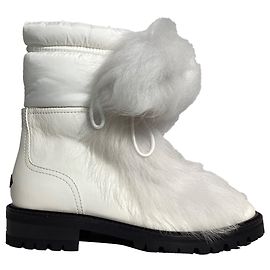 Botas de tobillo de cuero blanco con ribete de piel de Jimmy Choo