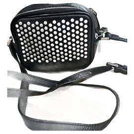 Burberry Umhängetasche aus schwarzem Leder mit silbernen Nieten
