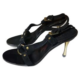 Gucci High Heels aus schwarzem Leder mit goldenem Absatz