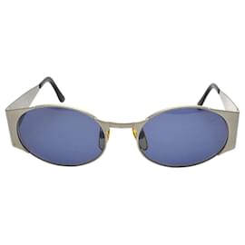 Gafas de sol ovaladas con tinte azul plateado de Chanel