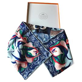 Foulard Hermès intitolato "LA MARCIA DEL ZAMBEZE" - raro e ricercato: esaurito sul sito! Consegnato nella sua scatola originale con carta velina e nastro.