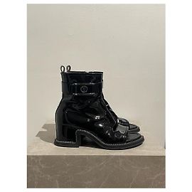 Botas de tobillo LOUIS VUITTON T.EU 41 Cuero patentado