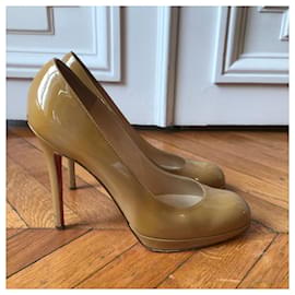 CHRISTIAN LOUBOUTIN Tacchi T.EU 39.5 Pelle verniciata