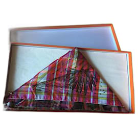 Foulard HERMES gigante appuntito molto raro intitolato PANI LA SHAR PAWNEE - Creatore Oliver Kermit - venduto nella sua scatola, carta velina e nastro originali - colori: madras - dimensioni 140 x 108 x 108 x 68 in taffetà di seta - NON DISPONIBILE PER LA VENDITA! - Hermès