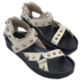 Sandali Balenciaga in pelle bianca con borchie