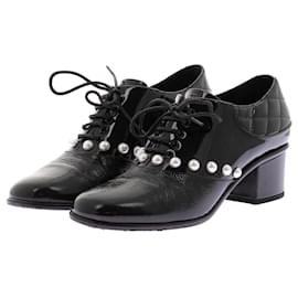 CHANEL Mules & clogs T.EU 38 Patent leather