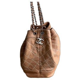 Borsa a secchiello Chanel in agnello marrone