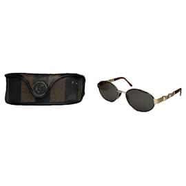 Óculos de sol de metal dourado Fendi