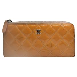 Portafoglio in pelle verniciata arancione Chanel Timeless/Classique