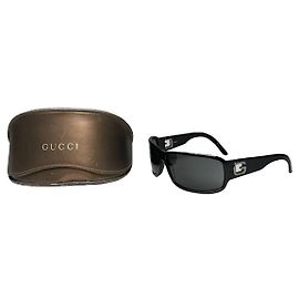 Gafas de sol de plástico negro Gucci