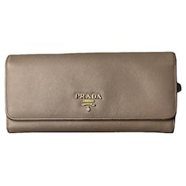 Prada Geldbörse aus goldfarbenem Leder