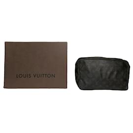 Braune Leder-Clutch von Louis Vuitton Marly Dragonne