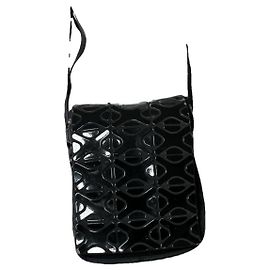 Pleats Please schwarze vegane Lederhandtasche