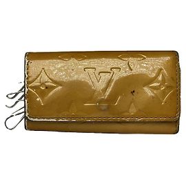 Bolso de cuero amarillo Lockme de Louis Vuitton
