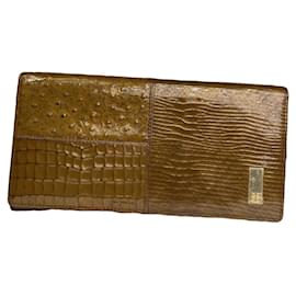 Portefeuille en cuir verni marron Givenchy