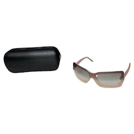 Occhiali da sole in plastica rosa di Chanel
