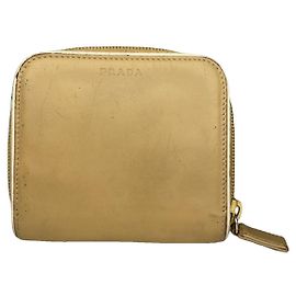 Cartera de cuero beige de Prada