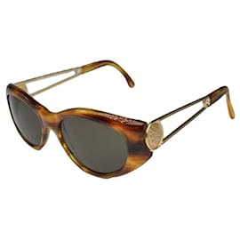 Óculos de sol de metal dourado Fendi