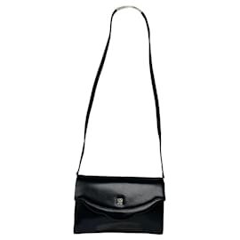 Borsa a mano mini Pocket in pelle nera di Givenchy