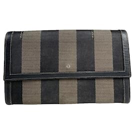 Clutch in pelle nera Fendi Baguette