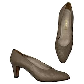 Tacones de cuero beige de Chanel