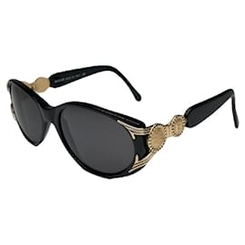 Óculos de sol de plástico preto Fendi