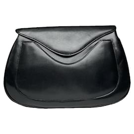 Clutch in pelle verniciata nera Bow Cut di Givenchy