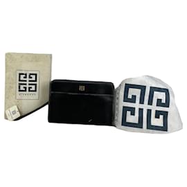 Clutch in pelle nera Givenchy Emblem