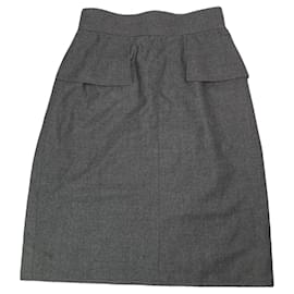 Falda de lana gris de Chanel