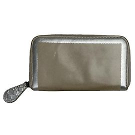 Billetera de cuero plateada Bottega Veneta