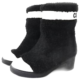 Botas de cuero de oveja Chanel negras y blancas 35