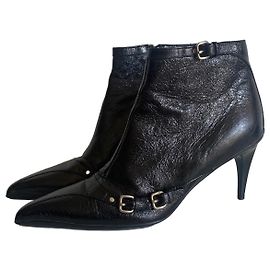 Botines Miu Miu de piel negra