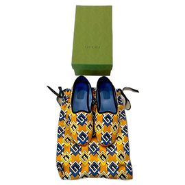 Pantofole Gucci Uomo in Seta Rossa con Stampa G Geometrica