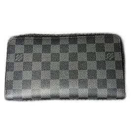 Portafoglio Louis Vuitton in pelle nera