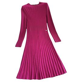 Vestido Chanel Fucsia Acanalado con dije Logo CC
