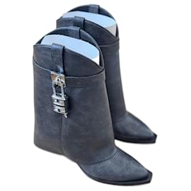 Botines Givenchy Shark Lock Cowboy de cuero negro