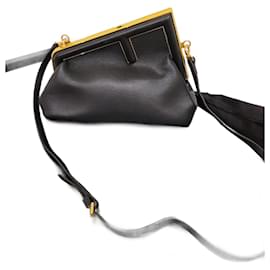 Borsa a tracolla Fendi in pelle nera