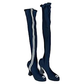 Stivali alti Chanel in seta blu navy e bianco
