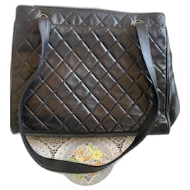 Borsa Chanel in pelle matelassé nera
