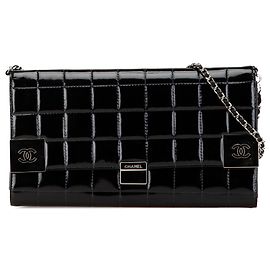 Clutch in catena in vernice nera CC cioccolato di Chanel