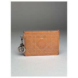 Tarjetero de cuero patentado vintage de Dior en color melocotón-naranja