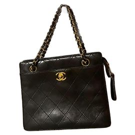Borsa a Spalla in Pelle Caviar Matelassé Chanel Nera
