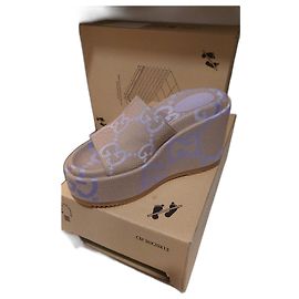 Mules con zeppa Gucci in seta viola lavanda